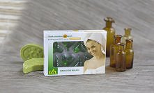 Olejek wiesiołkowy po kąpieli przeznaczony jest do dermatologicznej pielęgnacji skóry. Głównymi jego składnikami są: olej lniany, olej wiesiołkowy oraz witaminy A i E.