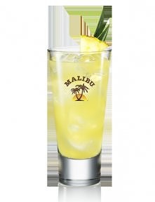 Malibu Soul - Do szklanki dodaj Malibu. Wypełnij szklankę lodem i uzupełnij pół na pół Spritem i sokiem ananasowym.