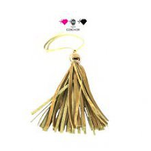 i taki wisiorek skórzany do tego...i pastelowa pudrowa przezroczysta szeroka bluzeczka z jedwabiu..z Zary