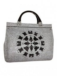 Filcowa torebka z haftem - kufer KASZUBY