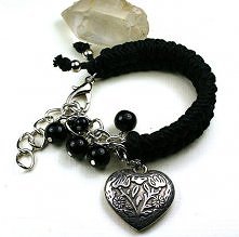 Czerń z serduszkiem charms