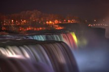 wodospady Niagara nocą, od strony Kanadyjskiej