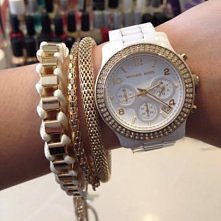 biały elegancki zegarek