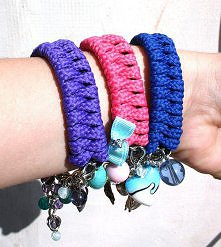 Plecione  bransoletki razem