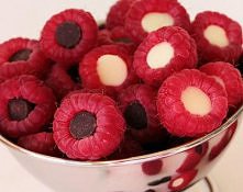 Maliny z kawałkami czekolady