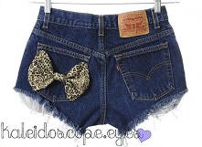 Spodenki z kokardką.