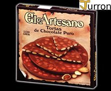 Turron z czekoladą i migdałami w kształcie tortu