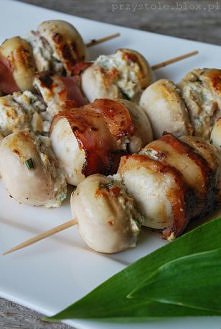 Szaszłyki pieczarkowe z farszem z czosnku