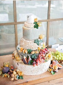 TORT   Z SERÓW DEKOROWANYCH OWOCAMI