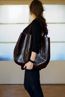 Duża  hobo oversized  brązowa lakier