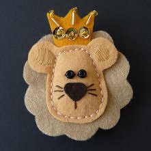 Lew - broszka, przypinka
