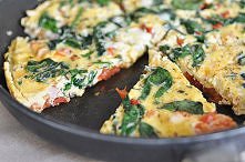 Fritatta ze szpinakiem, pomidorami, serem, szynką i ziołami ♥