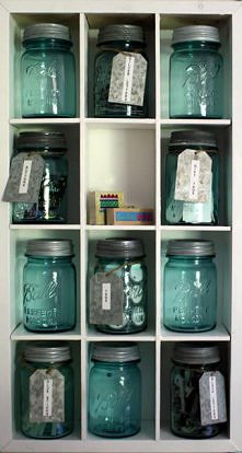 szafeczka ze słoiczkami na drobiazgi