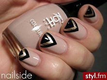 czarno złote trójkąty na nude