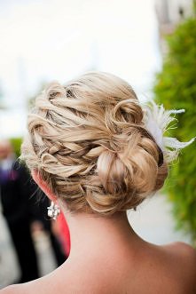 Pretty wedding hairstyle