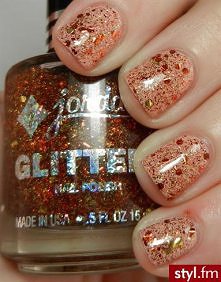 pastelowa brzoskwinia z bro...