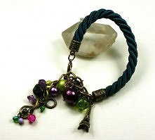 Szmaragdowa z charms