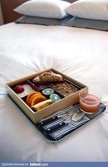 śniadanie do łóżka