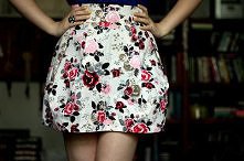 spódniczka w kwiatki!