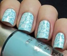 w odcieniach błękitu