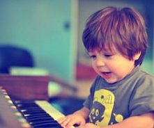 on gra na pianinie !