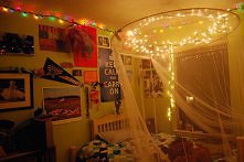 oświetlony baldachim