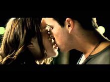 Something´s triggered de Cecilia Krull - Canción principal de la pelicula 3 METROS SOBRE EL CIELO