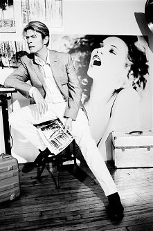 David Bowie in Ellen von Unwerth's photographyWięcej zdjęć na