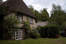 Dom na pustkowiu, Anglia