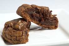 1 opakowanie polewy
200 g mąki pszennej
50 g brązowego cukru
2 jajka
100 g ro...