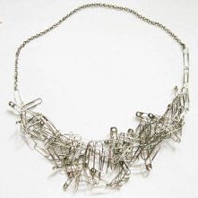 naszyjnik z agrafek-opis po...