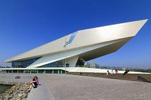 Instytut Filmowy EYE w Amsterdamie, proj. Delugan Meissl Architects
