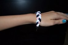 bransoletka ze sznurków