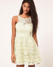 przepiękna sukienka z koronki. szczegóły można sprawdzić po kliknięciu w zdjęcie