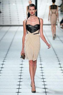 JASON WU SS13 CIEKAWE ZESTAWIENIE SKÓRZANEGO GORSETU Z BEŻOWYM MATERIAŁEM W SUKIENKCE
