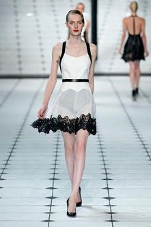 JASON WU SS13 ZAKOCHAŁAM SIĘ:) NIESAMOWITE ZESTAWIENIE I TO WYKOŃCZENIE CZARNYMI DETALAMI WARTO!!!
