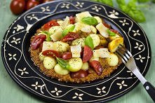 GNOCCI Z CZERWONYM PESTO I POMIDORAMI