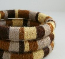 Włóczkowe bransoletki