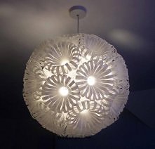 Lampa z kubków jednorazowych