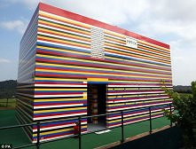 Dom z Lego (twórca - James ...