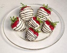 truskawki w dipie z białej czekolady