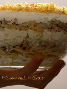 sałatka warstwowa z tuńczykiem