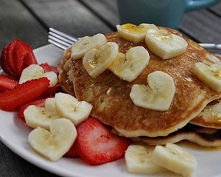 Naleśniki z bananami i miod...