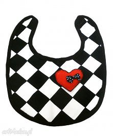 śliniak z serduszkiem