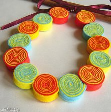 Naszyjnik multikolorowy spirale filcowe