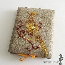 Niezwykle kobiecy notes z haftowanym wzorem na naturalnym lnie