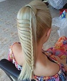 Koński ogon opleciony misternym warkoczem