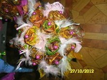 wustrojony bukiecik z liści