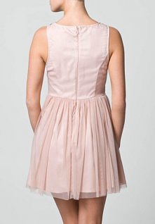 Bardzo ładny tył ! zameczek...