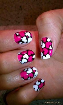 białe i różowe serducha na ...